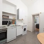Cozy 1Bd Apartment In Historic Central Vienna Building