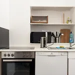 Cozy 1Bd Apartment In Historic Central Vienna Building