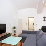 Cozy 1Bd Apartment In Historic Central Vienna Building