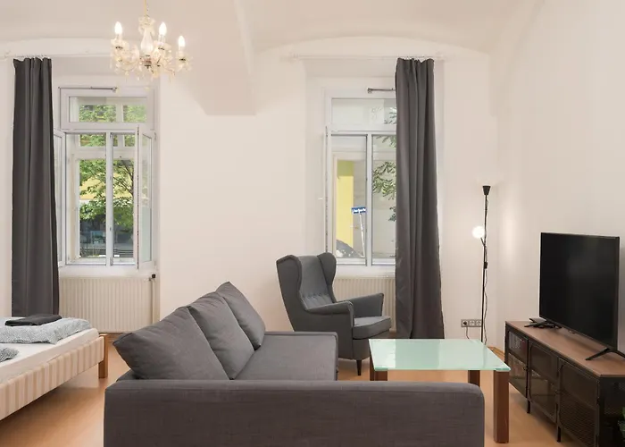 Cozy 1Bd Apartment In Historic Central Vienna Building